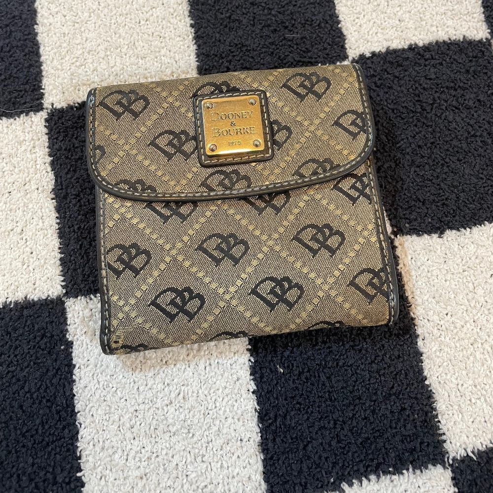 dooney & bourke signature logo bifold wallet black & tan